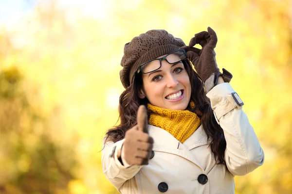 Successful fashion woman wearing glasses in autumn — Stockfoto