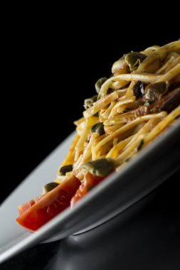 Tabak geleneksel İtalyan spagetti