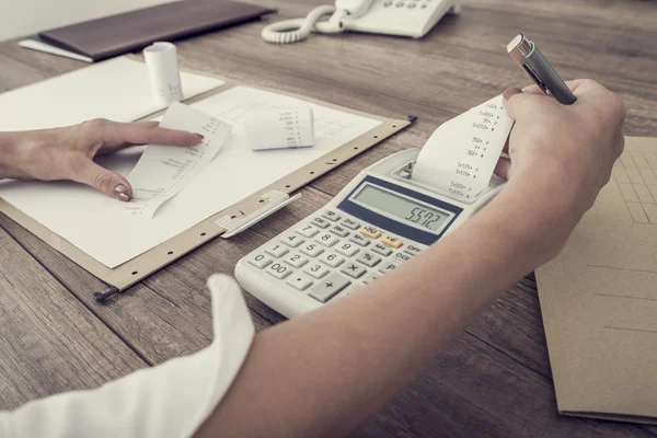 Accountant or businesswoman balancing the books — Stock Photo, Image