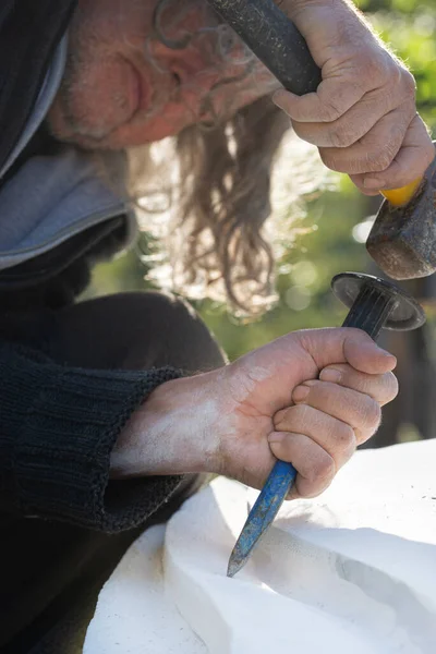 Closeup View Senior Artist Carving Precise Curves White Marble Stone — Stock Photo, Image