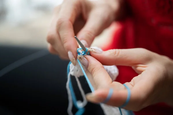 Closeup Woman Knitting Blue White Cotton Yarn — Stock Photo, Image