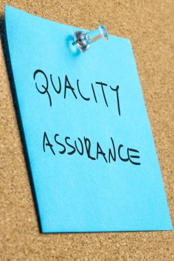 Kalite ve mavi notta yazılı güvence