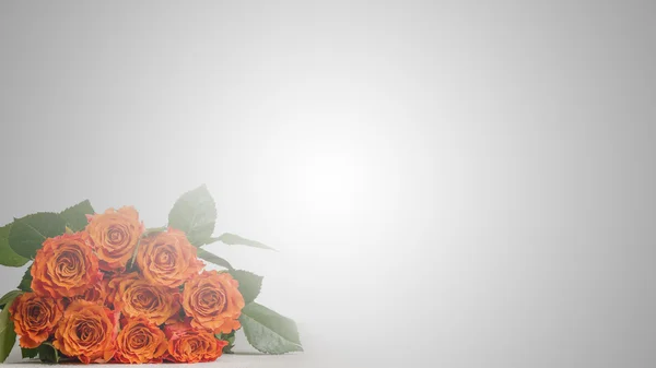 Buquê romântico de rosas vermelhas com copyspace — Fotografia de Stock