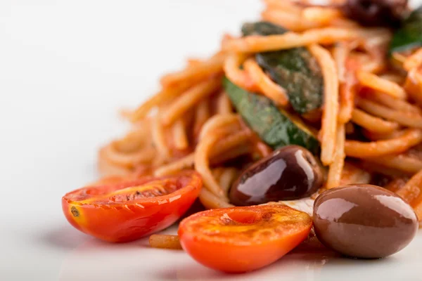Tasty Pasta Food with Tomato Slices — Stock Photo, Image