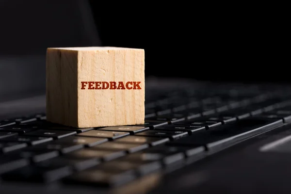 Feedback Text on Small Wooden Cube — Stock Photo, Image