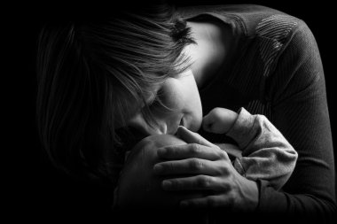 Şefkatle koklaşmaya bebek anne