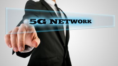 Parmak basarak 5g ağ saydam cam üzerinde