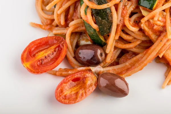 Vue de l'angle supérieur d'une assiette de pâtes spaghetti italiennes — Photo