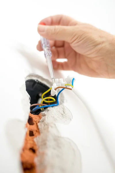 Hand of an electrician checking the presence of electrical curre — Stock Photo, Image