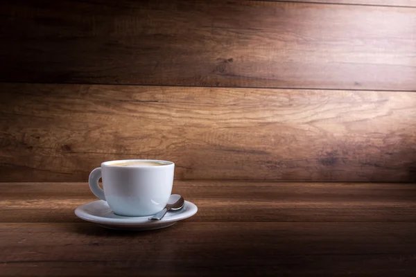 Kopp utsökt färsk varm cappuccino — Stockfoto