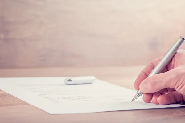 Closeup of signing contract — Stock Photo, Image