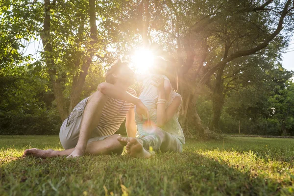 Pareja joven en un momento de unión íntima con su bebé —  Fotos de Stock