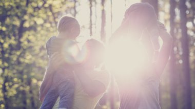Aile değerleri ve mutluluk - iki k ile genç aile kavramı