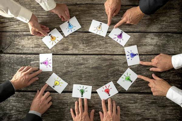 Lagarbete och brainstorming koncept — Stockfoto