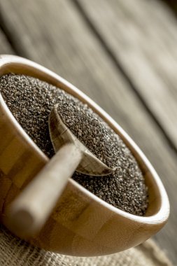 Tahta kaşık küçük ahşap kase sağlıklı somun tam closeup