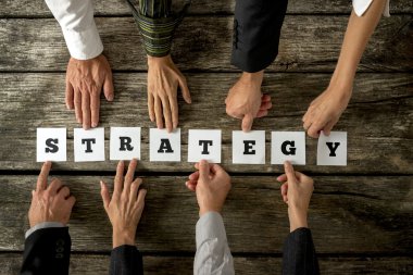 Kelime strateji montaj sekiz iş adamları Üstten Görünüm