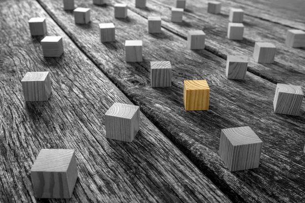 Bruin en grijs houten blokken op de tafel — Stockfoto