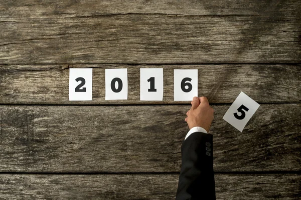 Male hand changing 2015 sign into 2016 assembled with white card — Stock Photo, Image