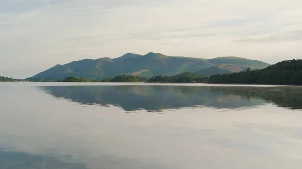 Sahil ve Oceanic Landforms. Atmosferik Fenomen. Dağ sırası. Lacustrine Ovası. Doğal Manzara. Lake District.