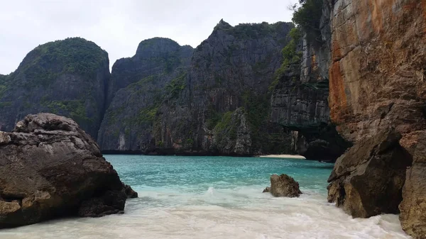 Paisagem Natural Praia Faixa Costeira Rochosa Uma Bela Faixa Costeira — Fotografia de Stock