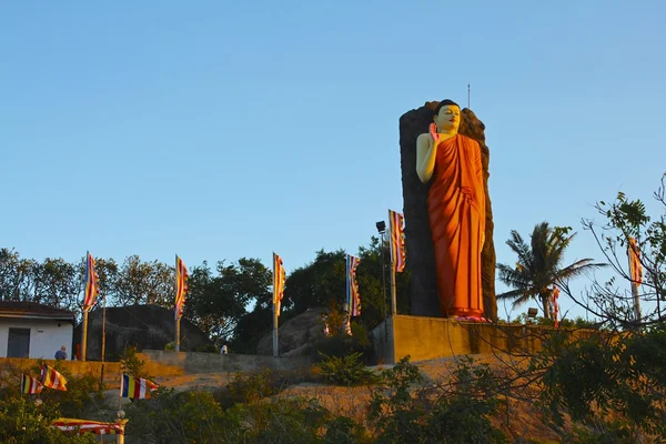 Jätten stående Buddha, Poya Festival, Sri Lanka — Stockfoto