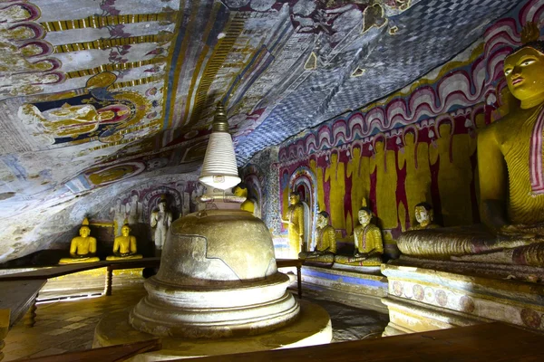 Dambulla Cave Buddhas and Stupa, Sri Lanka — Stock Photo, Image