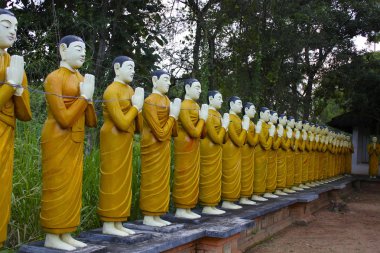 Sri Lanka Tapınağı heykeller 2