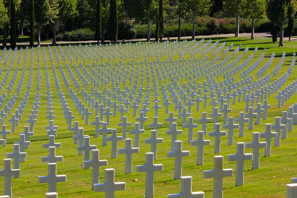 Tumbas de soldados estadounidenses asesinados en la Segunda Guerra Mundial —  Fotos de Stock