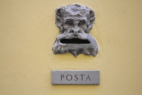 Posta yuvası, İtalya — Stok fotoğraf