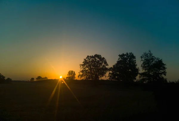 Soleil Levant Dessus Horizon Sombre Par Filtre Étoile — Photo