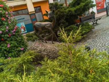 Jelenia Gora 7 Eylül 2019 Geyiğin küçük pirinç heykeli