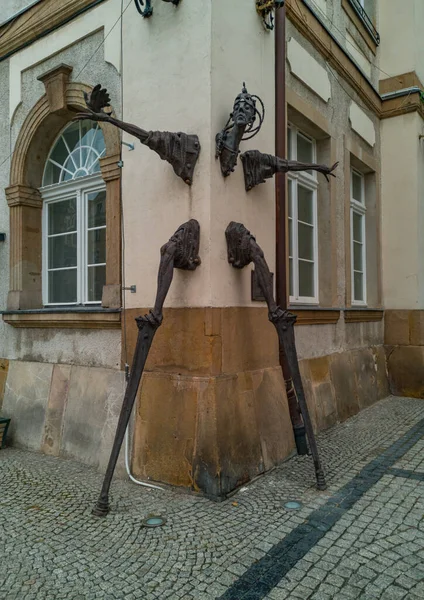 2016 Jelenia Gora September 2019 Stilt Walker Statue Building Walls — 스톡 사진