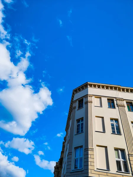 Old Renovated Tenement House Sunny Cloudy Day — Stock Photo, Image
