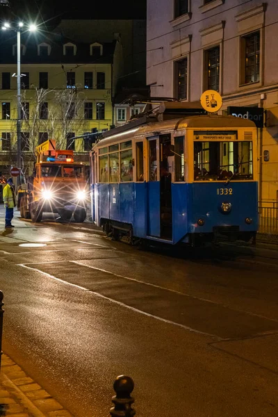 Wroclaw Janvier 2020 Vieux Tramway Déraillé Dans Rue Nuit — Photo