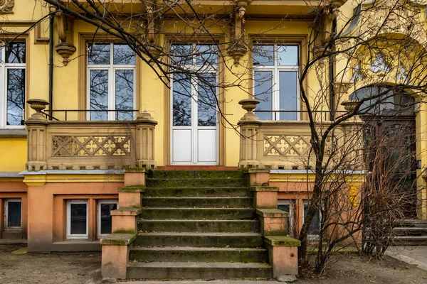 Facade Renovated Tenement House Old Stairs Terrace — Stock Photo, Image