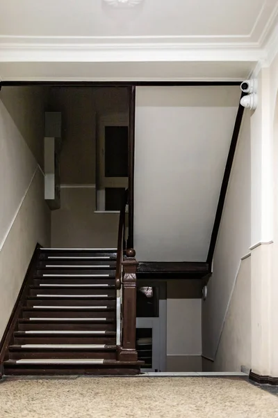 Escalier Sombre Après Midi Dans Une Maison Rénovée — Photo