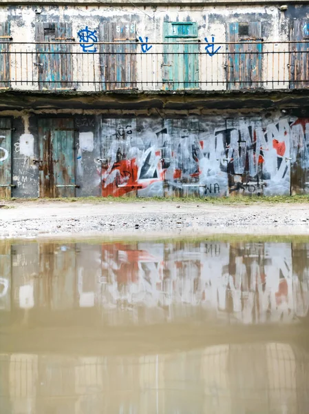 Lodz Polonia Febrero 2020 Fachada Del Antiguo Edificio Lleno Pinturas — Foto de Stock