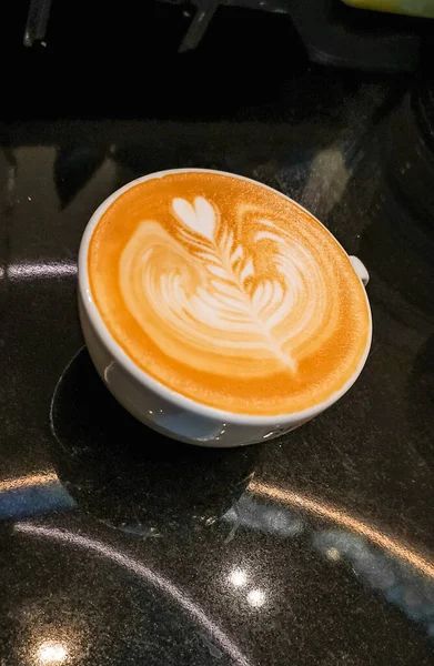 Rosette Avec Latte Art Coeur Sur Tasse Café — Photo