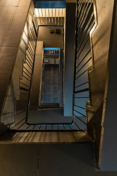 Upward View Rectangular Spiral Staircase Black Metal Railings — Stock fotografie