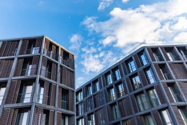 Wroclaw, Polonya - 12020 Mart Apartman binalarının cephelerine doğru 