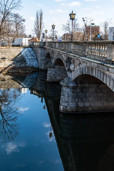 Wroclaw Poland March 2020 Old Concrete Olawski Bridge Reflected River — 스톡 사진