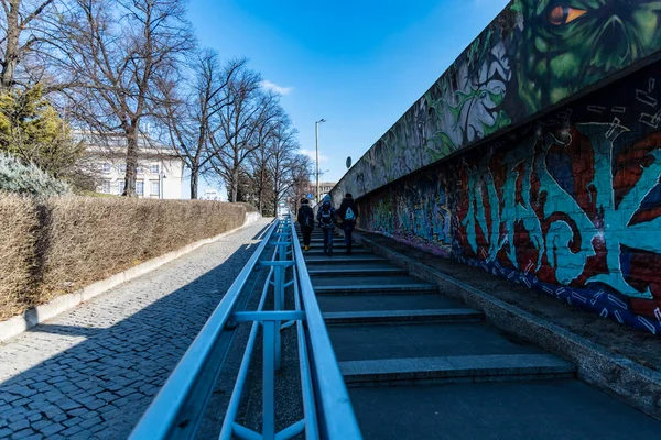 Wroclaw Pologne Mars 2020 Des Gens Marchent Dans Longs Escaliers — Photo