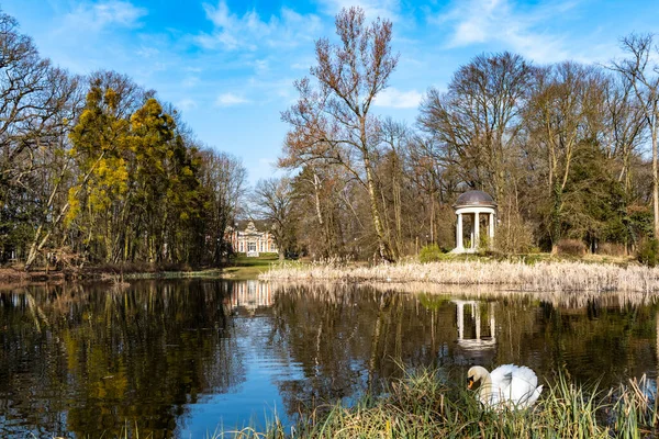 Pawlowice Wroclaw Polonia Marzo 2020 Hermoso Colorido Parque Con Lago —  Fotos de Stock