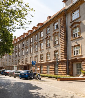 Wroclaw, Polonya - 8 Mayıs 2020: ZUS Cephesi - Sosyal Güvenlik Binası