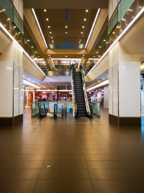 Wroclaw, Polonya - 15 Mayıs 2020: Renoma alışveriş merkezinin içi