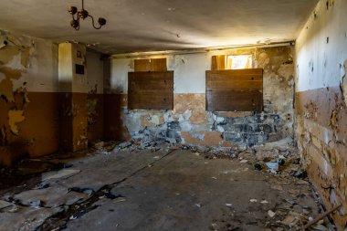 Eski binaların şehir keşfi eski kuvars madenlerinin kalıntıları Stanislaw