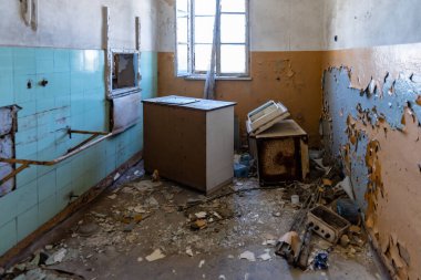 Eski binaların şehir keşfi eski kuvars madenlerinin kalıntıları Stanislaw