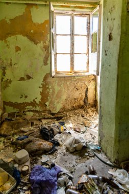 Eski binaların şehir keşfi eski kuvars madenlerinin kalıntıları Stanislaw