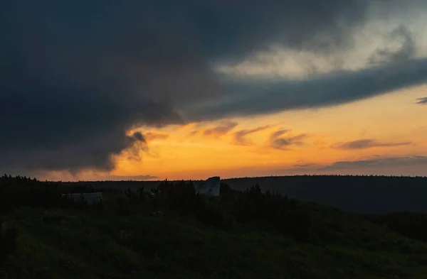 Nublado Atardecer Sobre Panorama Karkonosze Montaña Gigante — Foto de Stock