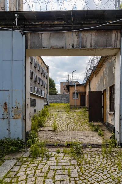 Walbrzych Polen Juni 2020 Runt Gamla Fängelsehäktet Vid Stadsprospektering — Stockfoto